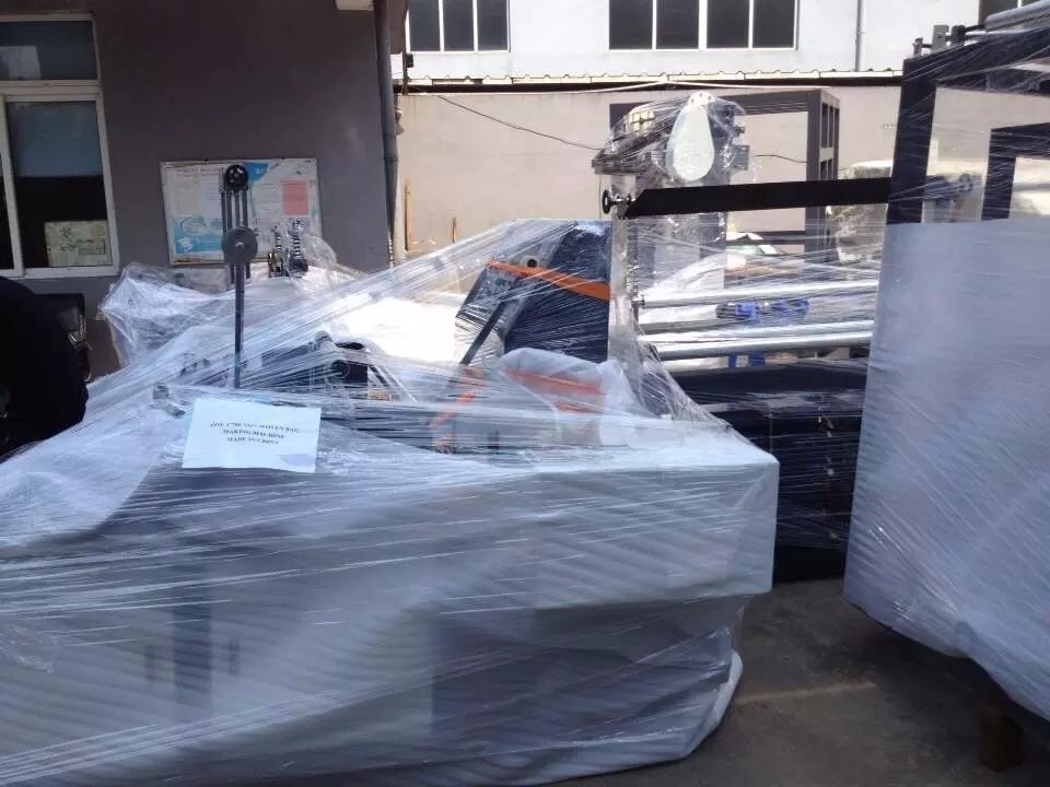 High Speed PP Non Woven Bag Making Machine For D - Cut Bag One year Warranty