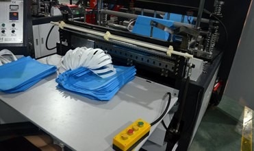Handle Flat Bag Manufacturing Machine / Ultrasonic Non Woven Bag Machine