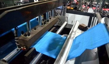 PLC Control Non Woven Box Bag Making Machine For Handle Reusable Bag